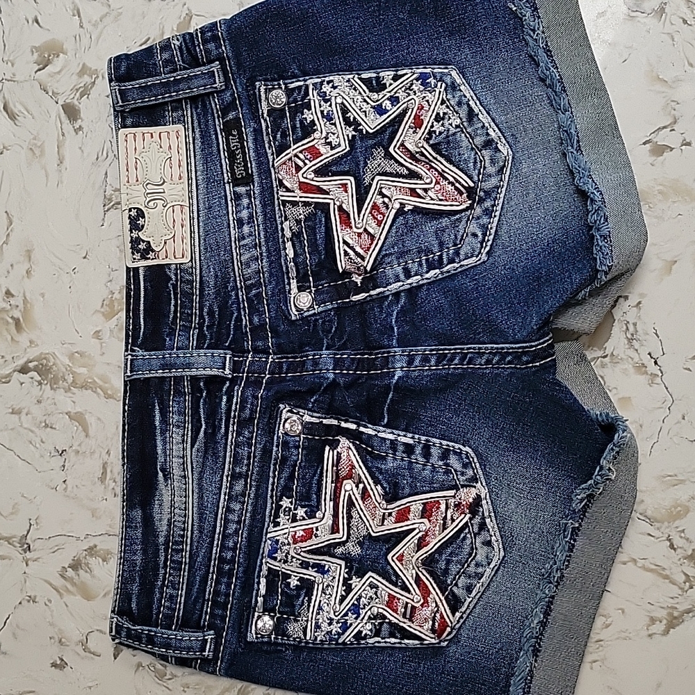 Miss Me Shorts size 26